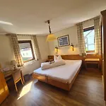 Zur Pferdetraenke * Schleid