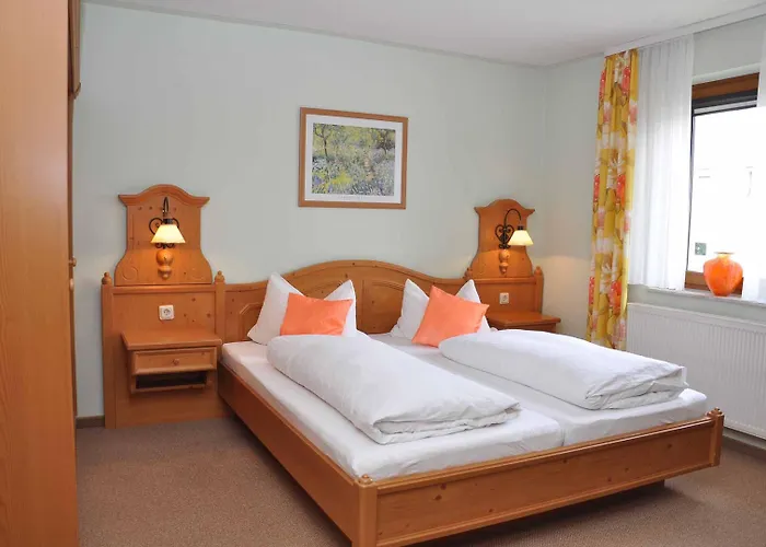 Zur Pferdetraenke Otel *